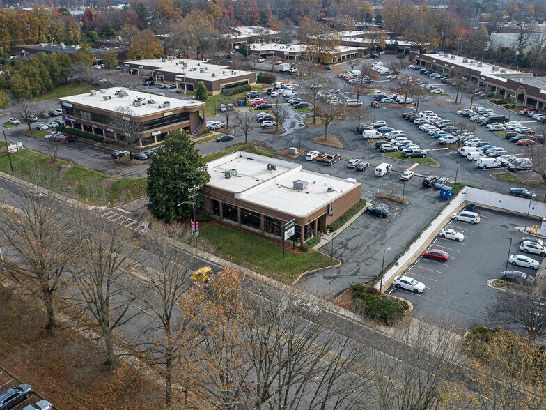 More Photos Of 814 Tyvola Rd, Charlotte Unknown For Lease