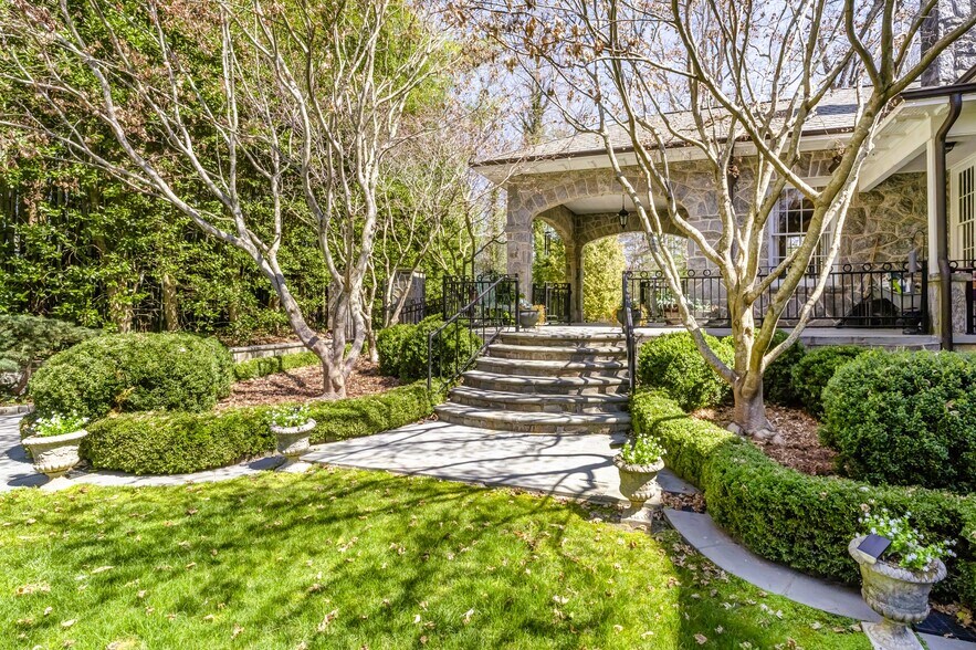 More Photos Of 60 Woodside Dr, Brevard Hospitality For Sale