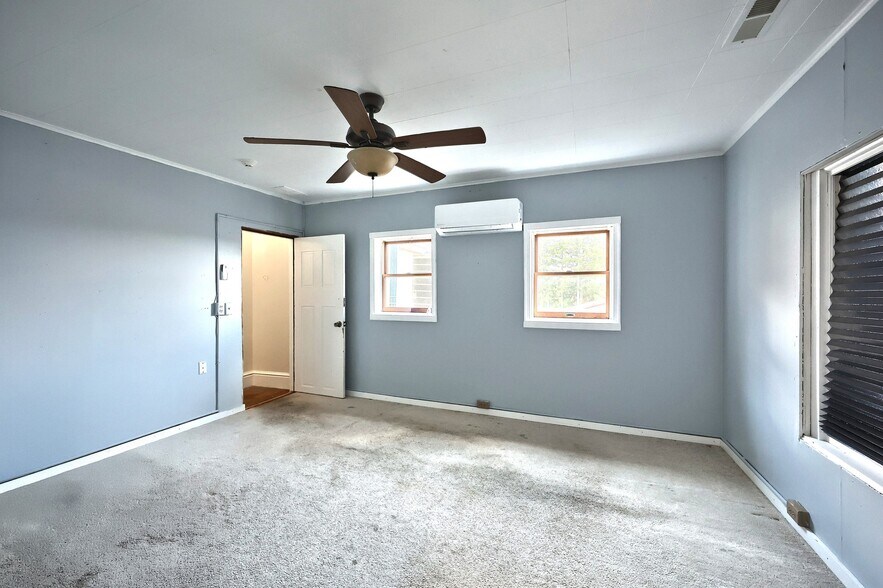 More Photos Of 21603 Middletown Rd, Freeland Freestanding For Sale