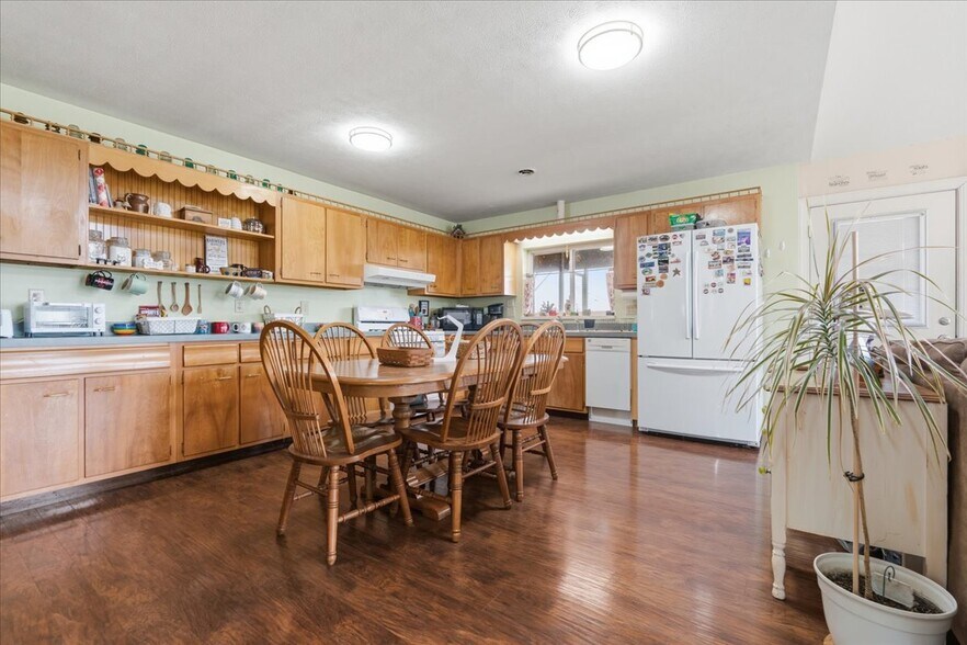 More Photos Of 1515 Washington Blvd, Belpre Manufacturing For Sale