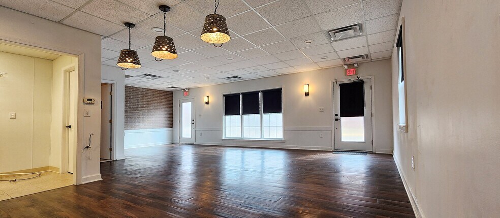 More Photos Of 101 Elm Ave, Louisa General Retail For Sale