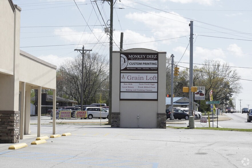 More Photos Of 1985 S Highway 101, Duncan Freestanding For Sale