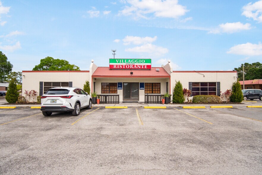 More Photos Of 102 Flagship Dr, Lutz Storefront Retail Office For Lease