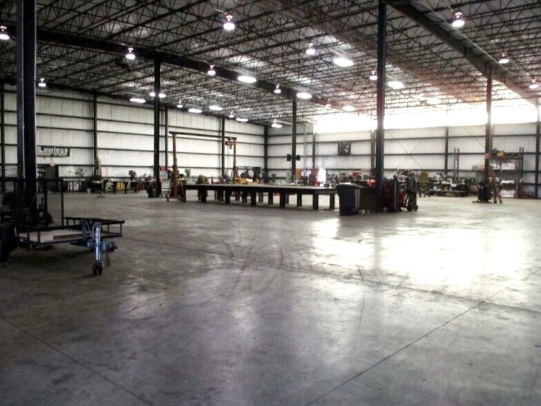 More Photos Of 19994 Independence, Groveland Distribution For Lease