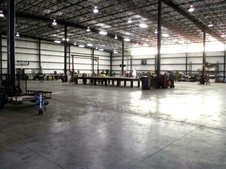 More Photos Of 19994 Independence, Groveland Distribution For Lease