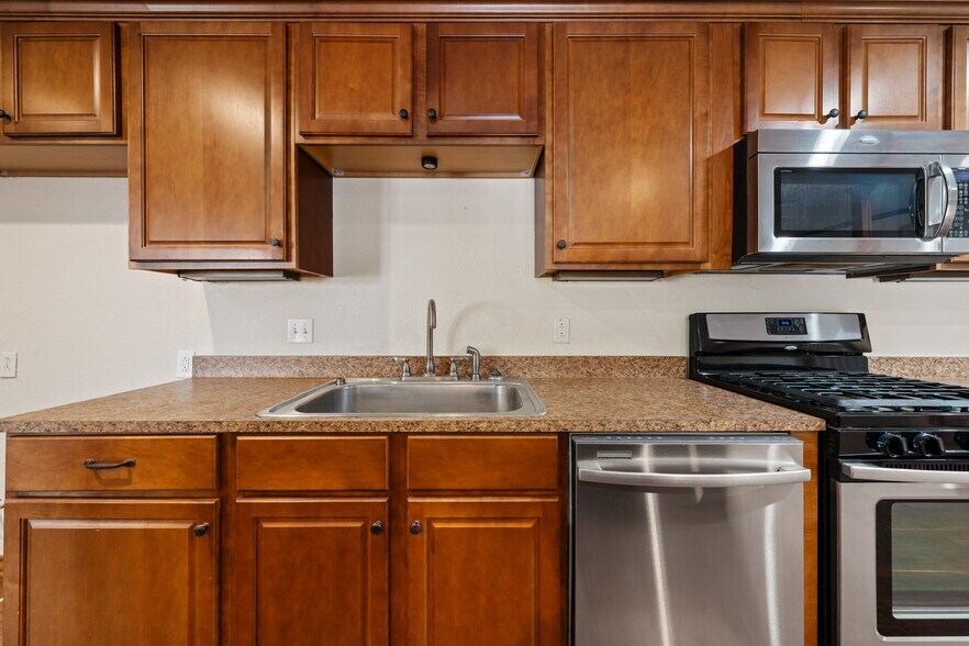More Photos Of 6401 Rock Creek Rd, Waco Freestanding For Sale