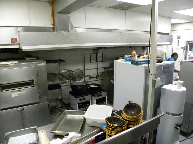 More Photos Of 712 7th St, Galveston Restaurant For Lease