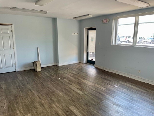 More Photos Of 1321-1333 E Main St, Griffith Warehouse For Lease
