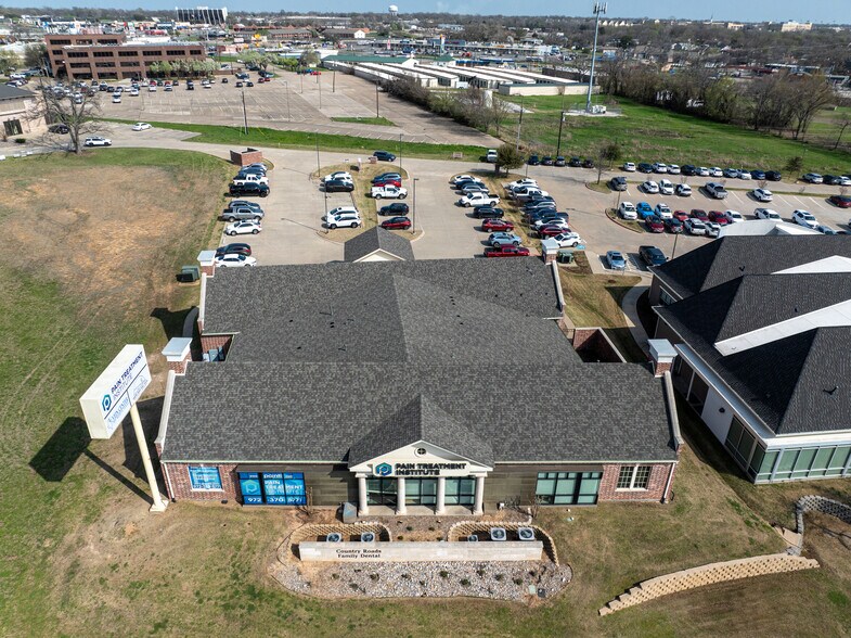 More Photos Of 1701 N US Highway 75, Sherman Medical For Lease