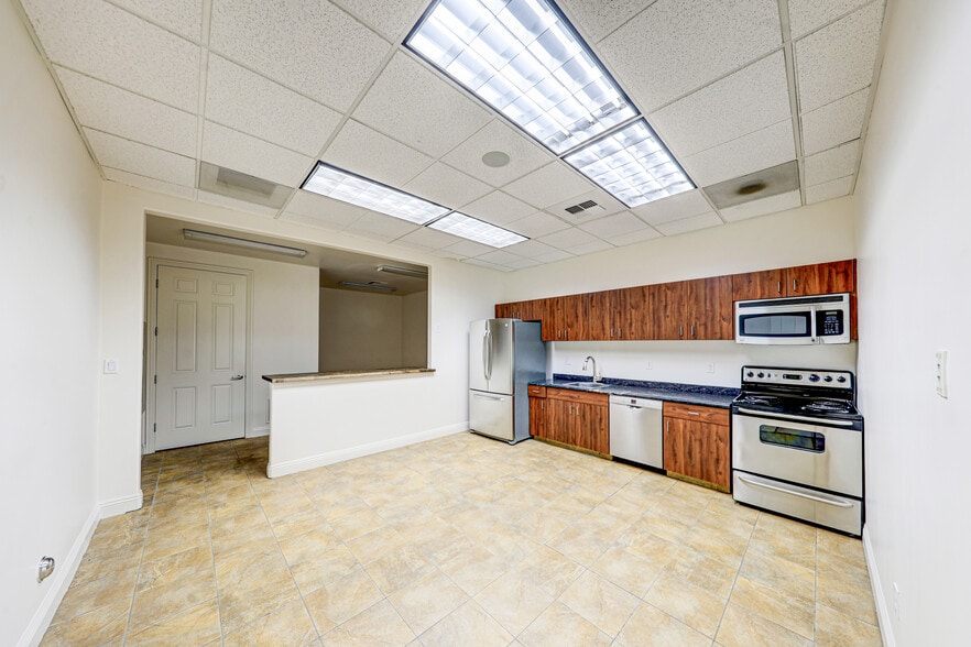 More Photos Of 34933 Imperial Ave, Bakersfield Industrial For Lease