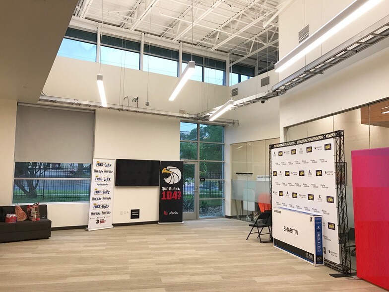 More Photos Of 2233 W North Loop Blvd, Austin Office For Sale
