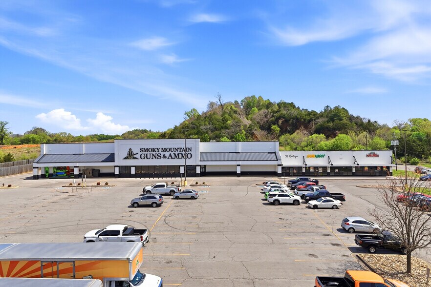 Primary Photo Of 6213-6221 Riverview Crossing Dr, Knoxville Supermarket For Sale