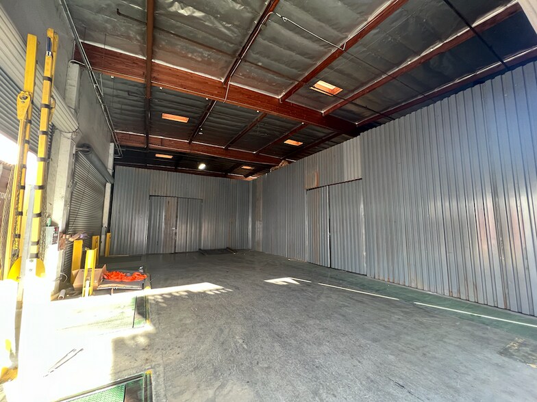 More Photos Of 6925 Atlantic Ave, Long Beach Warehouse For Lease