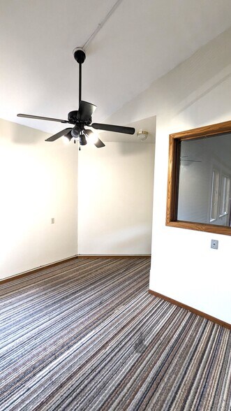 More Photos Of 1276 W Winneconne Ave, Neenah Storefront For Sale