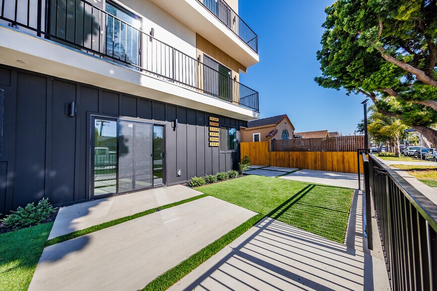 More Photos Of 2938 S Sycamore Ave, Los Angeles Apartments For Sale