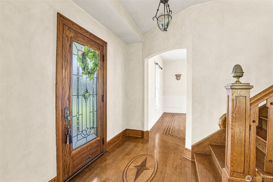 More Photos Of 1026 Alder St, Centralia Office Residential For Sale