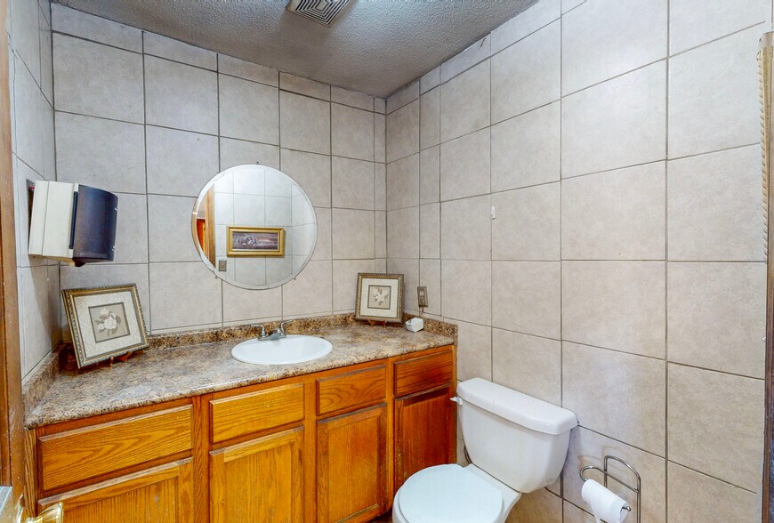 More Photos Of 5534/5546 Waterlevel Hwy, Cleveland Light Distribution For Sale