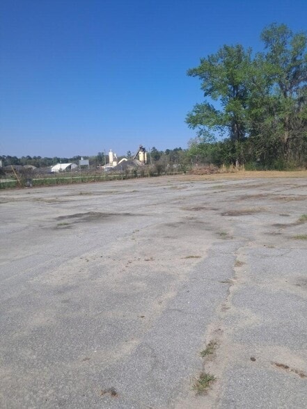 More Photos Of 334 Isaac Stevens Rd, Midway Auto Dealership For Lease