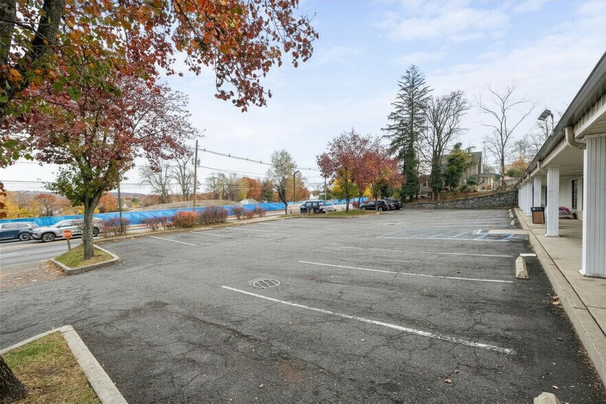 More Photos Of 1190 Pompton Ave, Cedar Grove General Retail For Lease