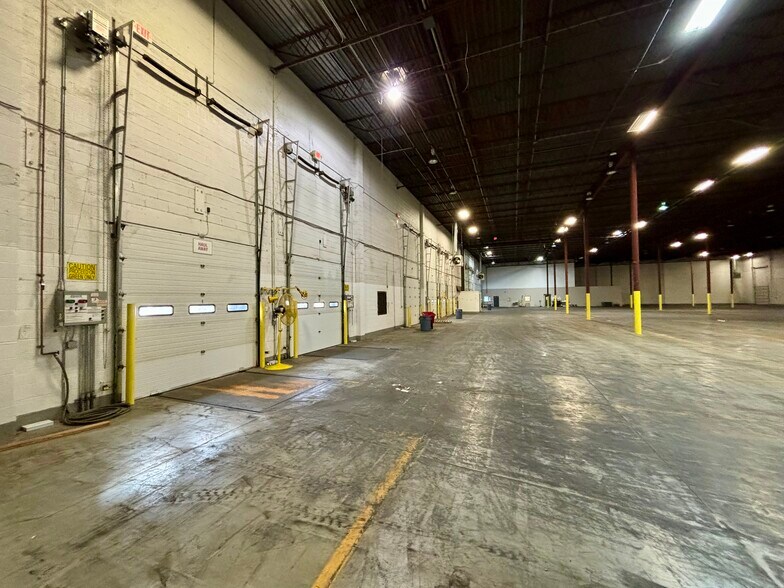 More Photos Of 40-60 Industrial Pky, Cheektowaga Warehouse For Lease