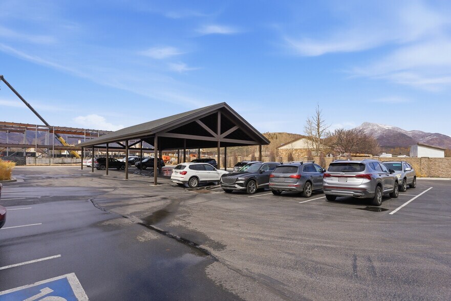 More Photos Of 695 E Main St, Midway Storefront Retail Office For Lease