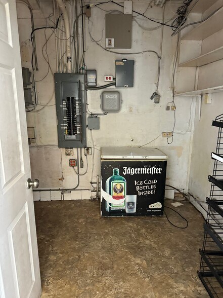 More Photos Of 357 E Tulare St, Dinuba Convenience Store For Sale