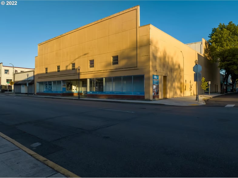More Photos Of 181 Anderson Ave, Coos Bay Department Store For Sale