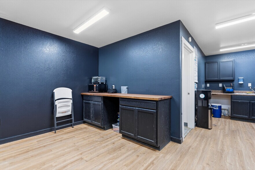 More Photos Of 22900 W Skelly Rd, Haskell Light Manufacturing For Sale