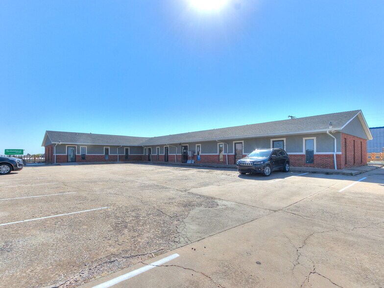 More Photos Of 7030 W Wilshire Blvd, Oklahoma City Storefront Retail Office For Lease