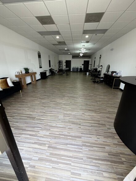 More Photos Of 28441 S Tamiami Trl, Bonita Springs General Retail For Lease