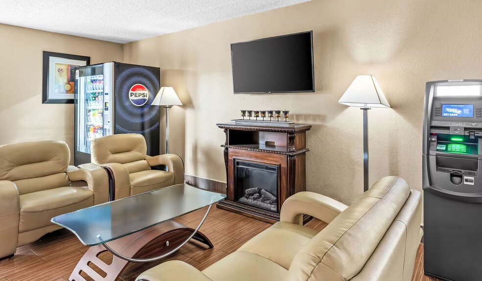 More Photos Of 910 S Sylvania Ave, Sturtevant Hotel For Sale