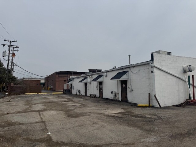 More Photos Of 3065-3095 Crooks Rd, Troy Freestanding For Lease