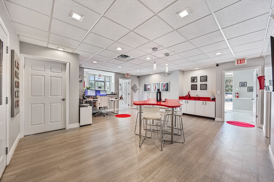 More Photos Of 8255 Wickham Rd, Melbourne Office For Lease