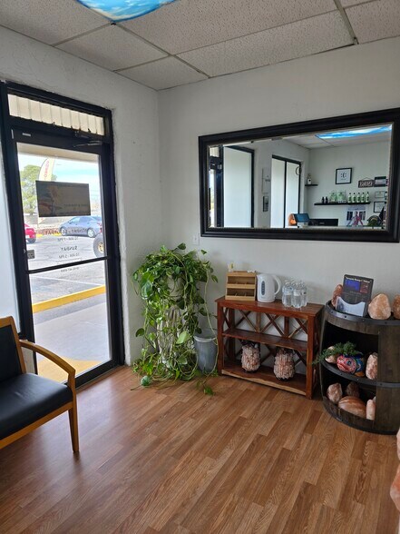 More Photos Of 300 N Resler Dr, El Paso Unknown For Lease