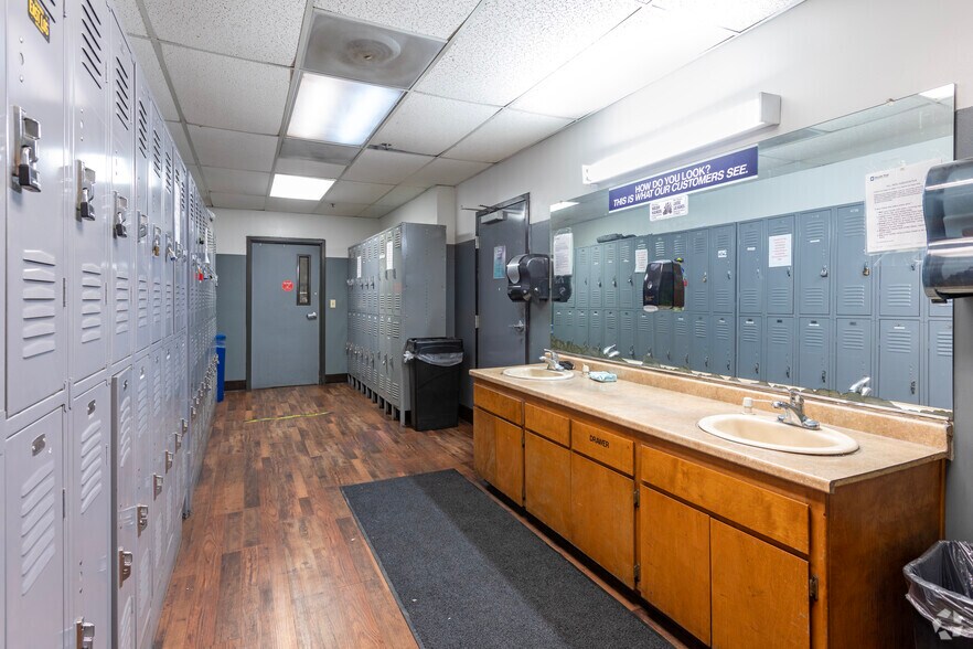 More Photos Of 3146 S Chestnut Ave, Fresno Warehouse For Sale