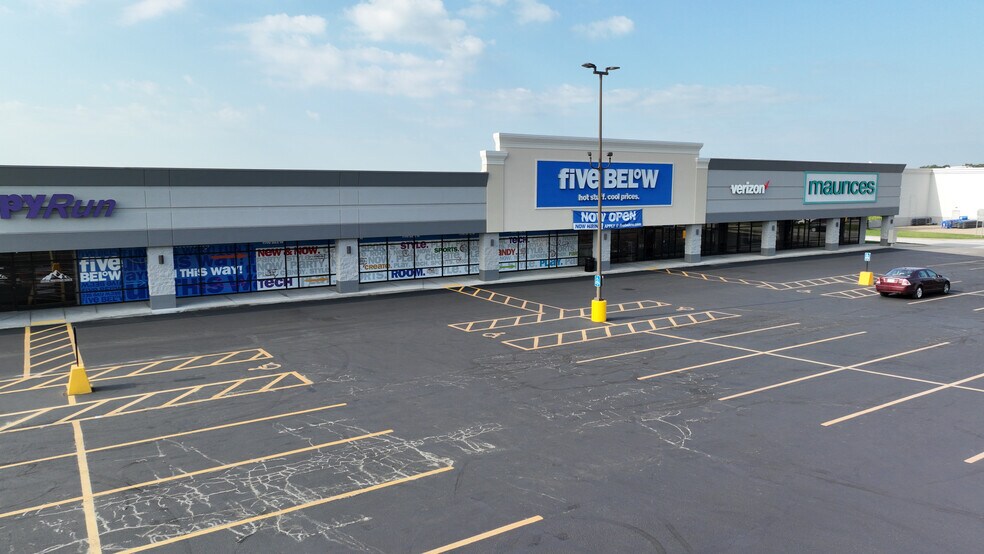More Photos Of 1932-1966 W Retail Ln, Ozark General Retail For Lease