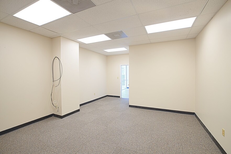 More Photos Of 221 Barren Springs Dr, Houston Unknown For Lease