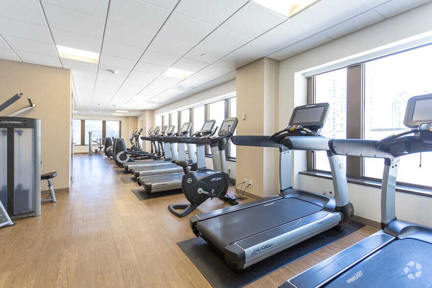 More Photos Of 1 SE 3rd Ave, Miami Office For Lease