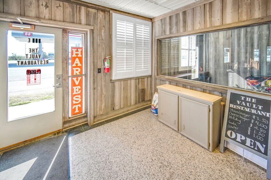 More Photos Of 111 E Dempsey St, Bryson General Retail For Lease