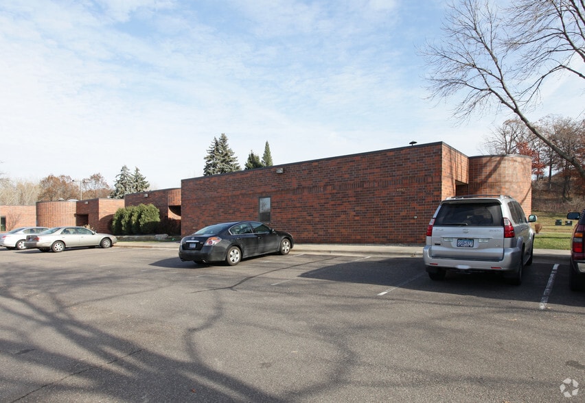 Primary Photo Of 4936-4942 Lincoln Dr, Edina Office For Sale