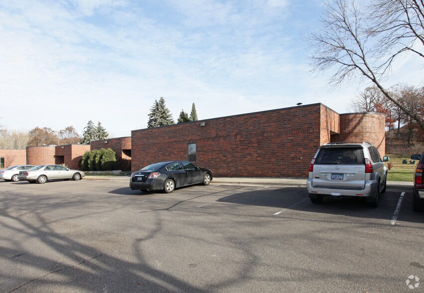 Primary Photo Of 4936-4942 Lincoln Dr, Edina Office For Lease