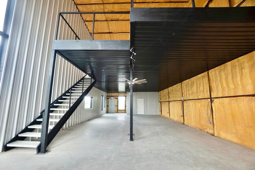 More Photos Of 181 Ninety Four Ln, Taylor Light Manufacturing For Sale