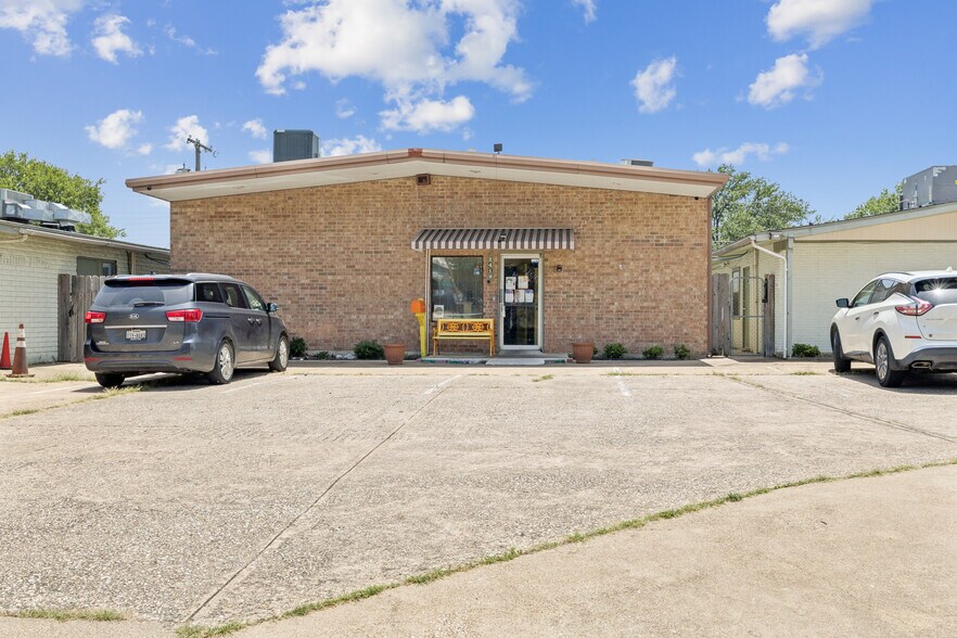 More Photos Of 2418 College Ave, Garland Daycare Center For Lease