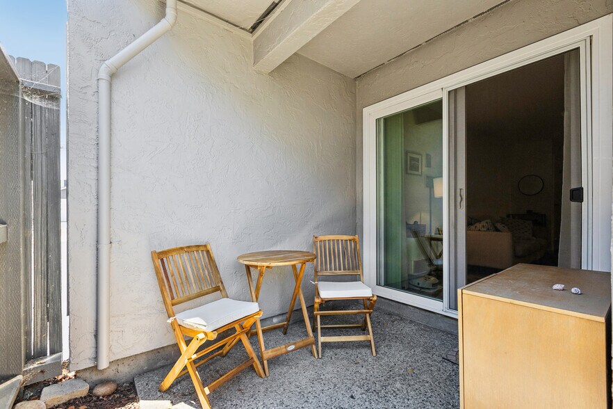 More Photos Of 1411 Oxford St, Redwood City Apartments For Sale