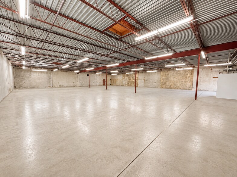 More Photos Of 3911 Woodbury Dr, Austin Warehouse For Lease