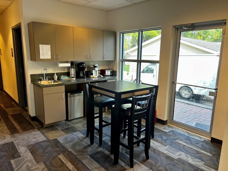 More Photos Of 2828 S 87th St, Omaha Office For Lease