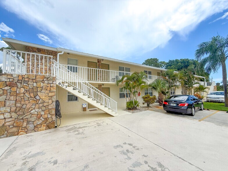 More Photos Of 604 SW 35th St, Palm City Apartments For Sale