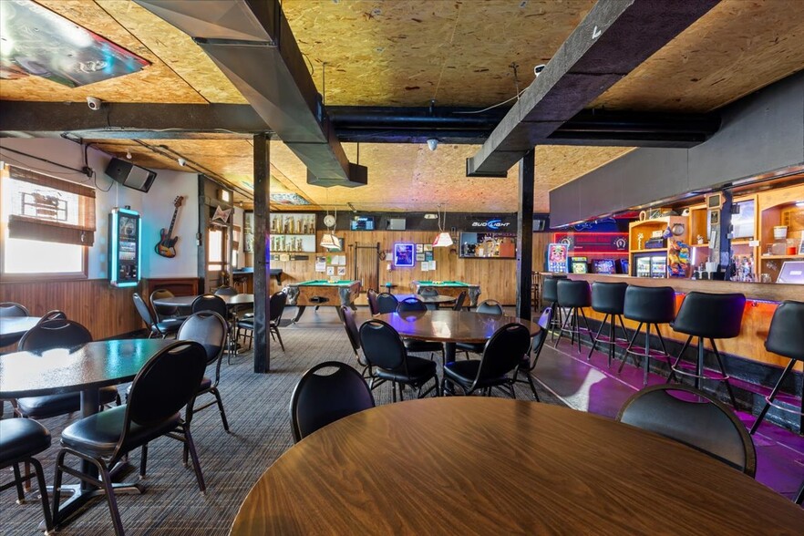 More Photos Of 626 16th Avenue, Council Bluffs General Retail For Sale