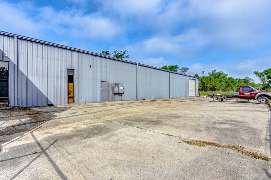 More Photos Of 3501 FM 1960 Rd E, Humble Warehouse For Sale