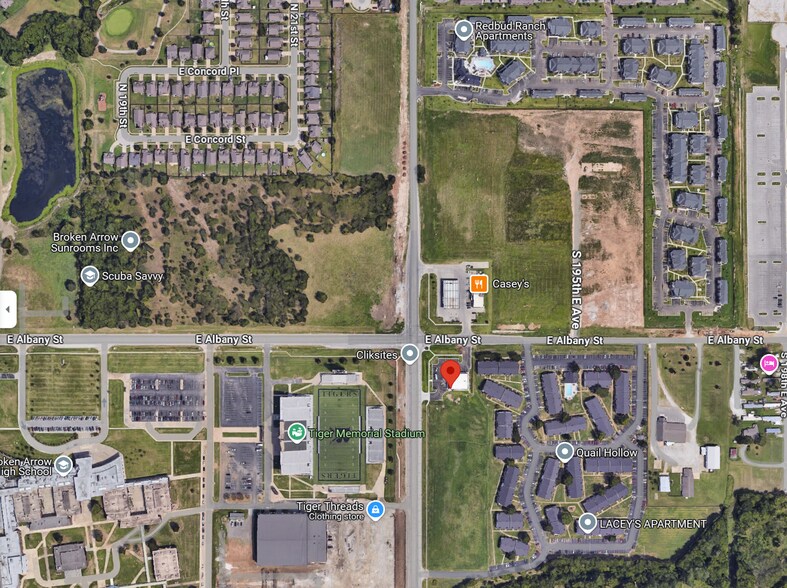 More Photos Of 2405 N 23rd St, Broken Arrow Showroom For Lease